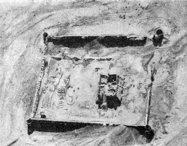 Тешик кала – развалины крупного замка VII – VIII в.в. в древнем Беркут калинском оазисе. 1937 – 1947 годы.