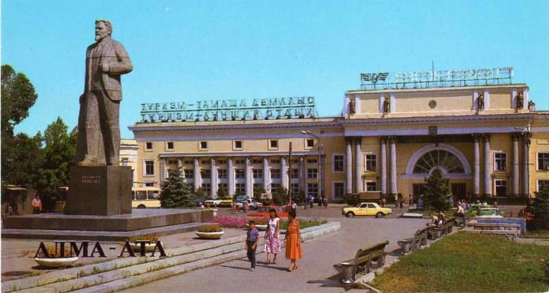 Вокзал Алма-Ата 2, 1987 год.