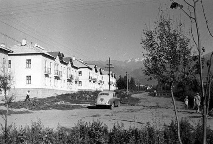 Алма-Ата. Ботанический бульвар. 1953 год.