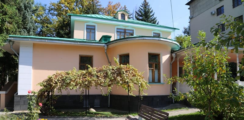 M.O. Auezov House. View of the house from the western side, from the yard.