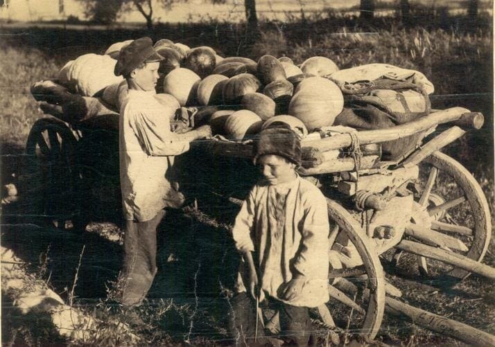 Market in Verny. Photo by A.I. Tupolev. 1890s.