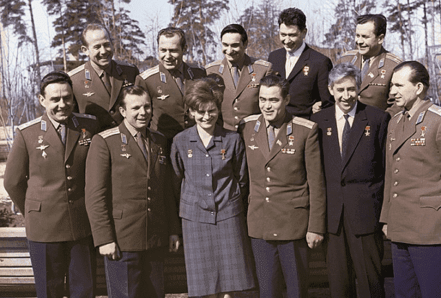 Pilot-cosmonauts of the USSR (in the first row, from left to right): Vladimir Komarov (Voskhod-1), Yuri Gagarin (Vostok-1), Valentina Tereshkova (Vostok-6), Andriyan Nikolaev (Vostok-3), Konstantin Feoktistov (Voskhod -1), Pavel Belyaev (Voskhod-2), in the second row: Alexey Leonov (Voskhod-2), German Titov (Vostok-2), Valery Bykovsky (Vostok-5), Boris Egorov (Voskhod-1), Pavel Popovich (Vostok-4) - in Star City.