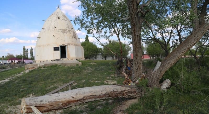 Географические координаты мавзолей Аже-Ата: N44°08'16 E68°27'57