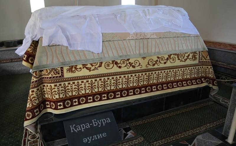 Имя Карабуры-аулие стало родовым кличем (ураном) для его потомков, а память о нем почитается не только в Казахстане, но и в Кыргызстане (где его именем назван целый район), Турции и Иране.