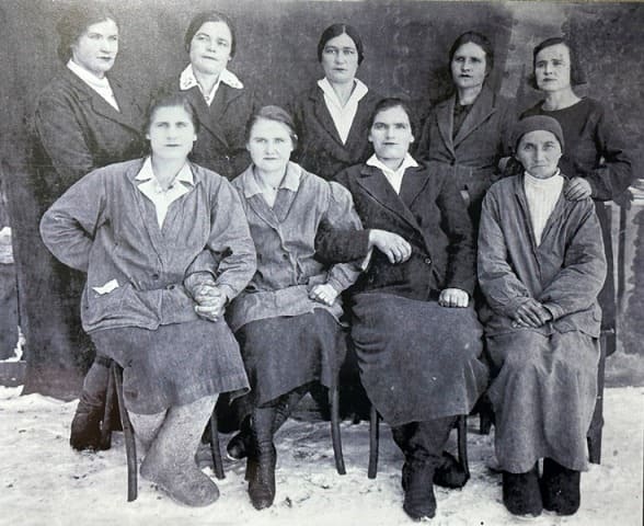 Workers of the “Plamya” sewing workshop. January 18, 1942.