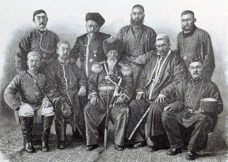 West Siberian Sultans. The Romanovs who met Tsarevich Nikolai Alexandrovich in a Kazakh village 15 versts from Omsk, July 1891. Presumably in the top row is Isa Berdalin, second from left, in the bottom row in the center is Chingiz Valikhanov. Perhaps there are other participants in the meeting in the photo: Sadvokas Musin-Shormanov, Kusain Boshtaev, Bastemiy Tatenev, Kalmambet Baidauletov, Temirgali Nurkenov, Nurmukhamet Saganaev, Meiram Zhanaidarov, Islam Alikhanov, Sultan Naimankhanov, Tastanbek Shonaev, Ilyas Shankarin (sitting on the right is Ilyas Zhankarin - volost of Terenkul district, cattle dealer), representatives of the Uighurs (Taranchi) and Dungans Vali-Akhun and Ma-Chan, etc.) Standing: from left to right – second Vali bai In the center of the group photo is Chingis Valikhanov.