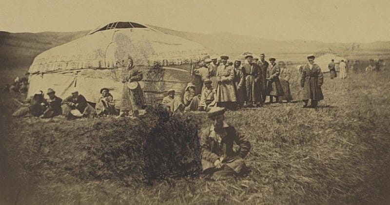 Вид аула. Фотография Л. К. Полторацкой. 1870-е годы.