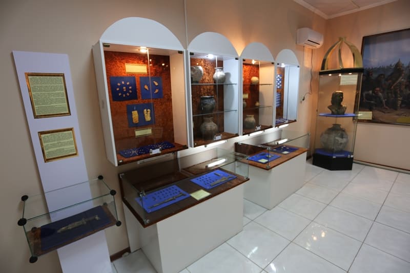 Интерьер зала археологии Атырауской области.