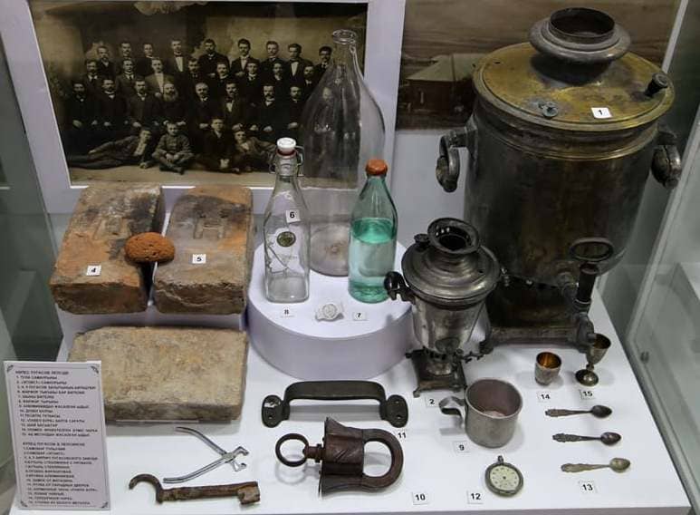 In the photo from the museum in the village of Lepsi there are old bottles related to the distillery of N. Pugasov.