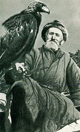 Автор фотографии - выдающийся российский этнограф, художник и фотограф Самуил Мартынович Дудин-Марцинкевич. 1899 г. окрестности Семипалатинска во время его научной экспедиции по Центральной Азии и Казахстану. Оригинал негатива и отпечатки этой серии традиционно хранятся в фондах Кунсткамеры (Музея антропологии и этнографии имени Петра Великого РАН) в Санкт-Петербурге.