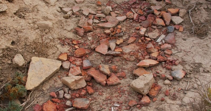 The walls of Zhankent were erected on a flat, low-lying plain bordered by the Syr Darya River to the north and northeast, the Aral Sea to the west, and the Kyzylkum sands to the south.