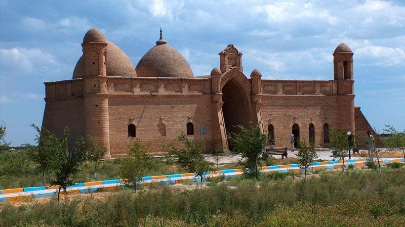 The monument is included in the list of historical and cultural heritage sites of national significance; the state register dates it to the early 20th century.