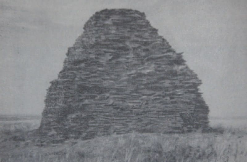 This is what the Dombaul Mausoleum looked like before the restoration in the 70s of the last century.