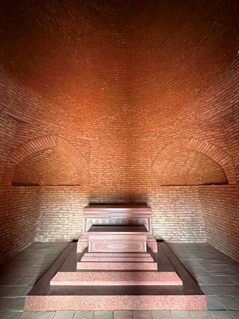 Tombstone in Zhoshi Jan Mausoleum. 2023.