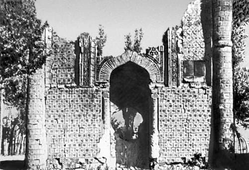 Мавзолей Айша-Биби. Фотография начала XX века.