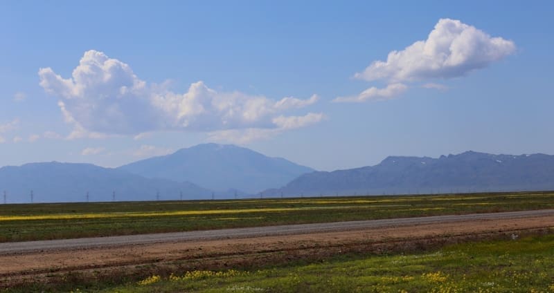 To the north of the Zhalanash Valley are the southern slopes of the Toraygyr Mountains, and to the northwest is the Chilik River Valley.