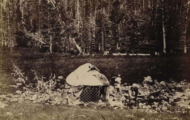 Рахмановские теплые ключи. Мальчик в военной форме на фотографии, запечатлевшей 