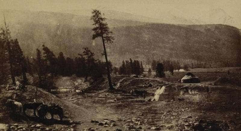 Чиндагатуйский пикет. Фотография Л. К. Полторацкой. 1870-е годы.