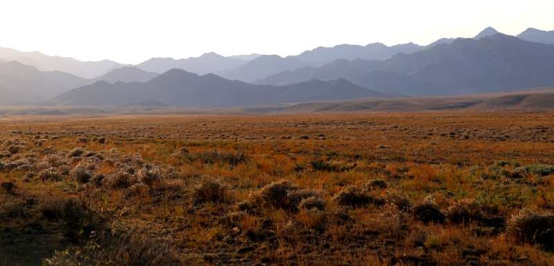 Southern exposure of ridge features rivers belonging to Kapshagay Reservoir basin, most of which do not reach reservoir due to use of water for irrigation.