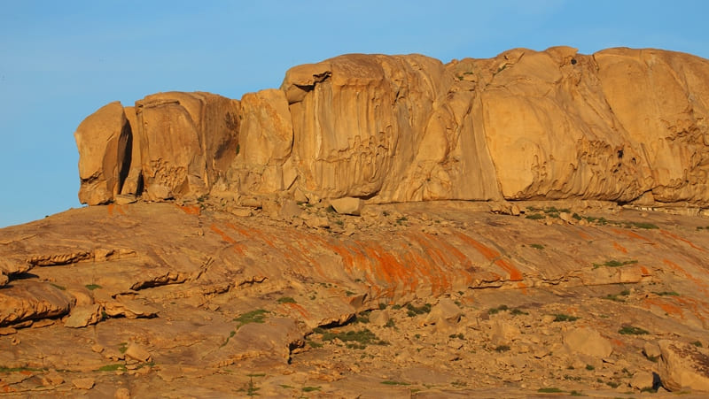 Горы имеют вулканическое происхождение и поражают своими необычными формами, которые, как считают ученые, образовались под воздействием ветра и дождей на протяжении тысячелетий.