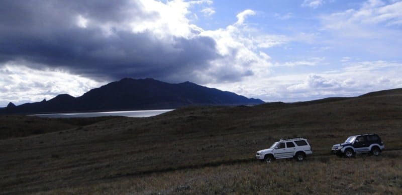 Однако в районе Кумдыкольского месторождения алмазов изучены такие необычные ассоциации минералов, которые заставляют геологов различных стран задуматься над возможными генетическими сценариями.