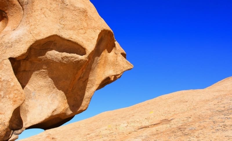 На востоке от долины Табакенттатыр (Кентарлау) расположены горы Бектау Ата.