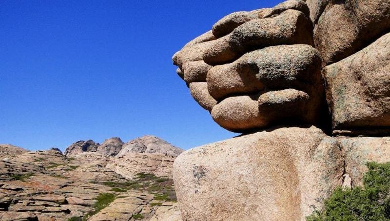 Северо-восточный массив Жалтас с наивысшей отметкой 824 метра над уровнем моря. 