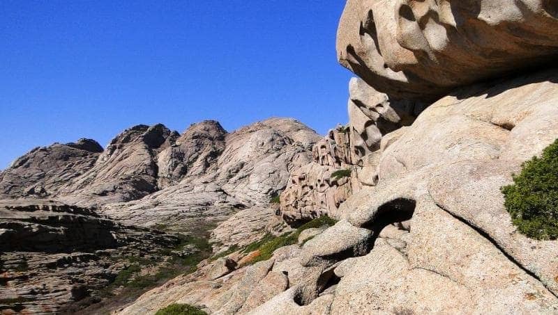 Площадь горного массива составляет 213, 91 квадратных километров, периметр гор Бектау Ата достигает 54,2 километра. 