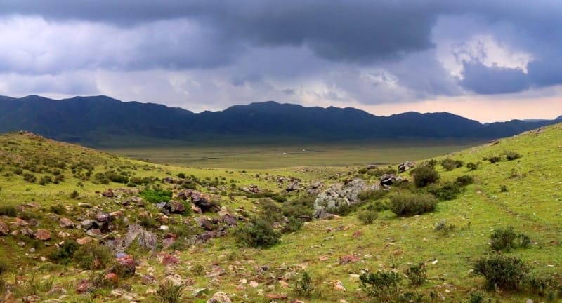 Окрестности хребта Алтын-Емель.