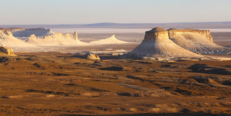 Урочище Босжира. Вид с восточной 3 панорамной площадки. Западный чинк плато Устюрт.