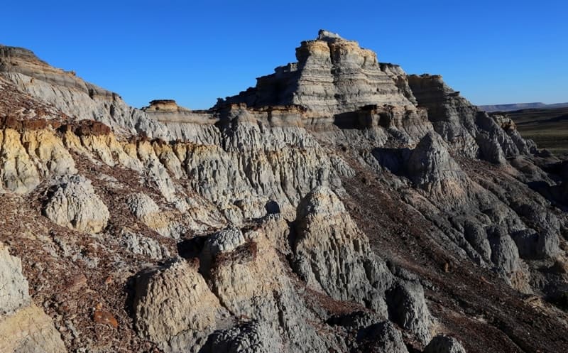 Кокала – природная многокрасочность среди монолитного каменистого нагорья Мангистау.