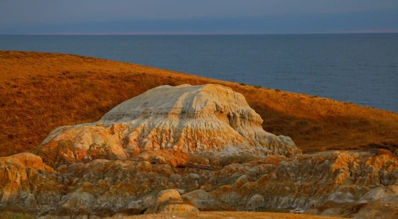 The Black Irtysh, which flows from China, flows into Lake Zaysan, and the White Irtysh, more commonly known as the Irtysh, flows out.