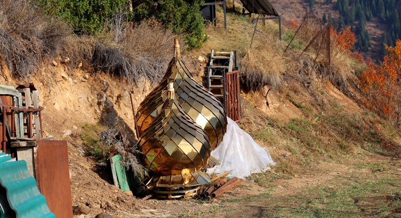 After a landslide in June 2017, the church was dismantled and the domes moved to a safe place.