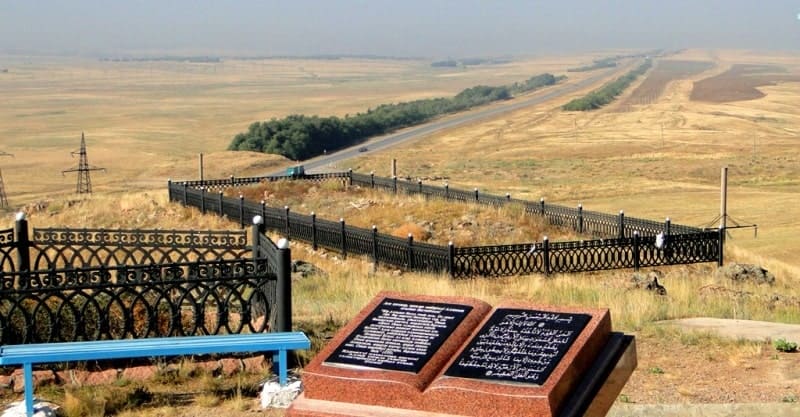 267 meters from the Kordai Pass, on a hill to the right of the road, stands the Kordai Ata monument.