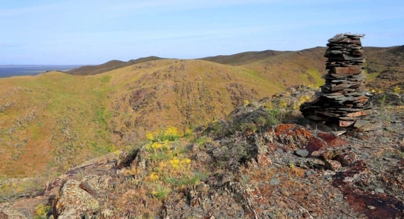 Горы Кулжабасы представляют интерес для туристов и исследователей