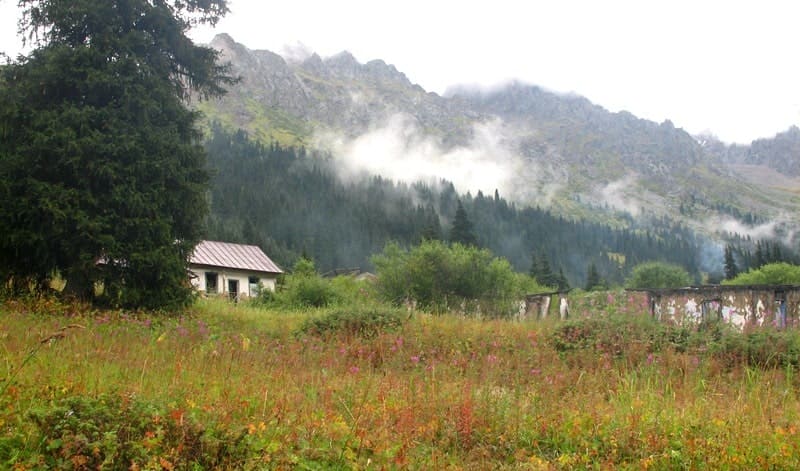 Альплагерь Талгар. Фотография Сергея Михалькова.