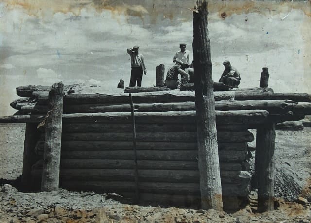 Раскопки курганов Бесшатыр. 1957 год. Фотография из центрального музея г. Алматы.