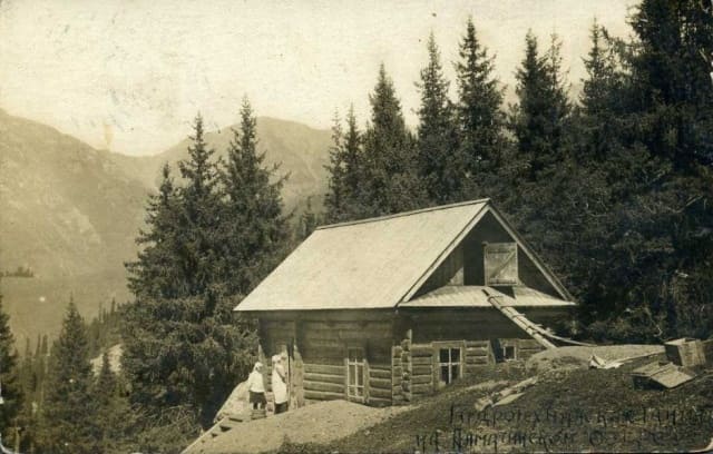 Гидротехническая станция на Алматинском озере. Фотооткрытка. 30-х годы XX века.