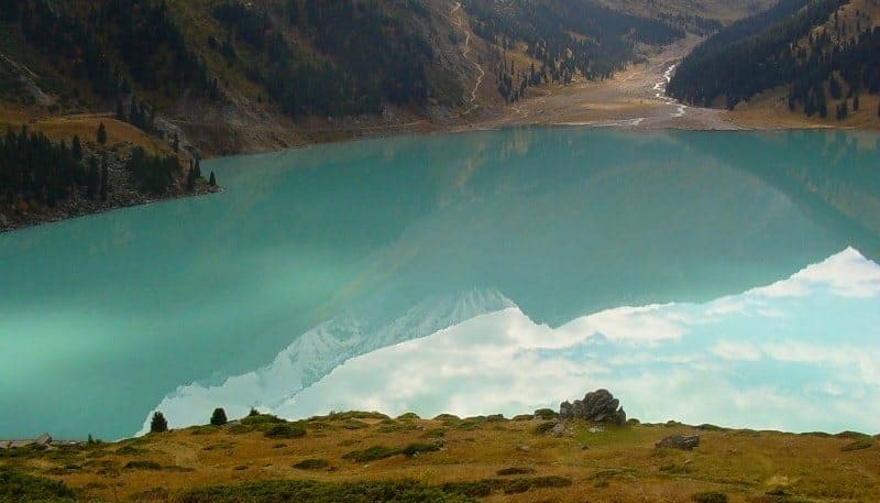 Вид на озеро Большое Алматинское с северо-восточной стороны. Фотография Александра Петрова.