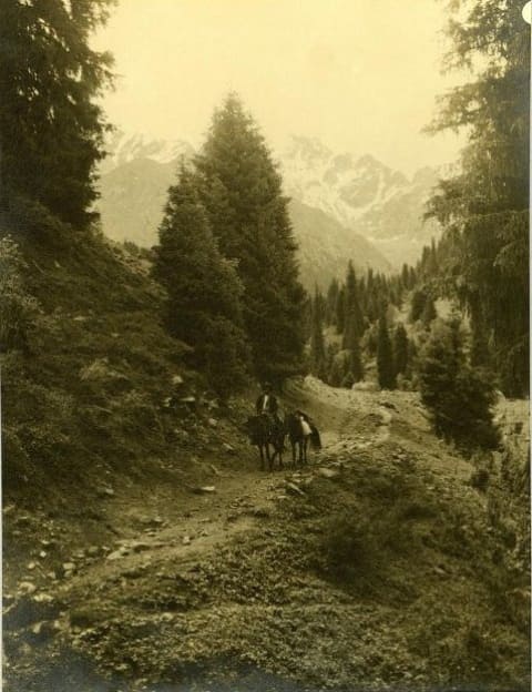 Окрестности Верного. Фотограф Павел Лейбин. Около 1913 года.