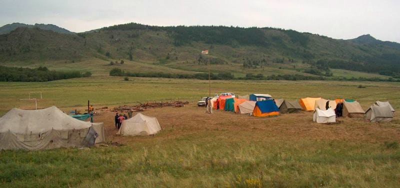 Лагерь археологов в горах Кент. 2003 год.