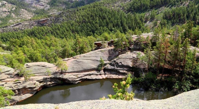 Озеро вытянуто с севера на юг, его протяженность составляет 114 метров, наибольшая ширина в центральной части достигает 31метр, площадь озера равна 2323,15 квадратных метров, береговая линия протянулась на 250 метров.