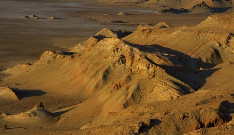Cliff of Karynzharyk depression.