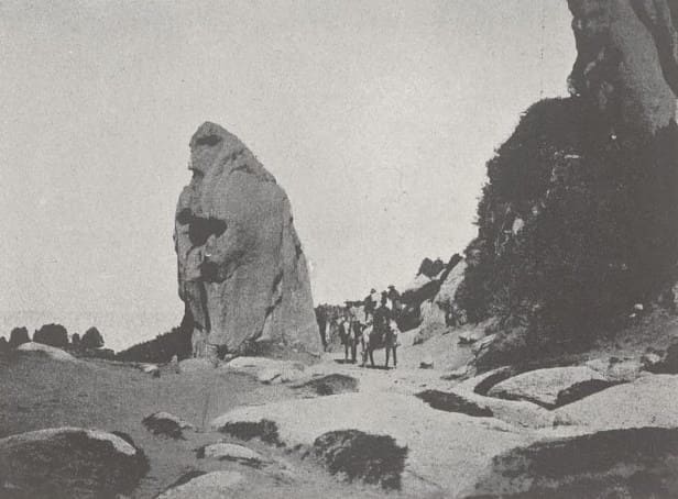 Граниты вблизи озера Жасыл-Куль. Фотография В.В. Сапожникова. 1904 год.