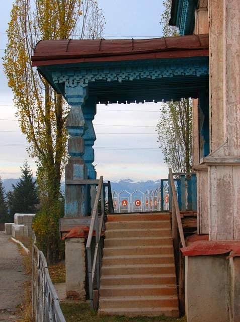 Entrance group. 2005. Photo by Alexander Petrov.