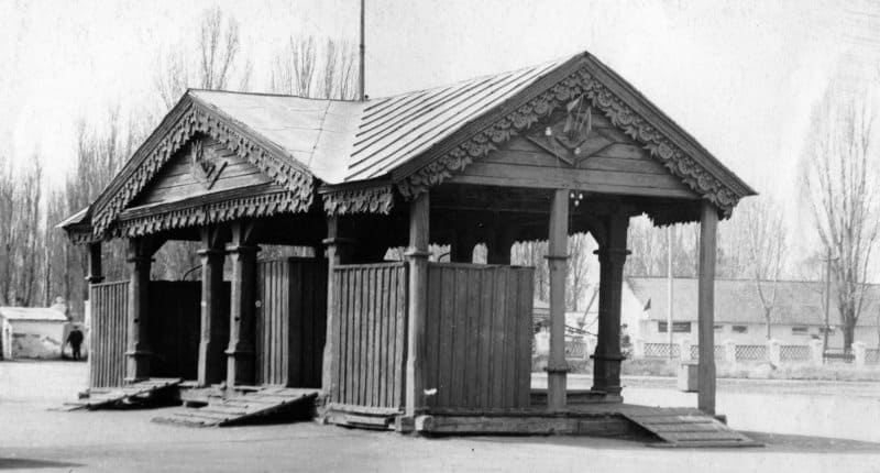 The weighing station was located at the city's collective farm market.