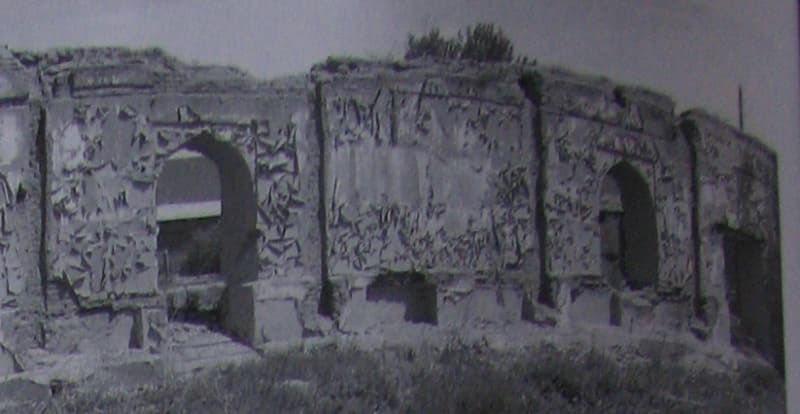 Mosque on today's Toktogul Street, the remains of the building presumably survived inside the block. Photo from the early 20th century. Author unknown.