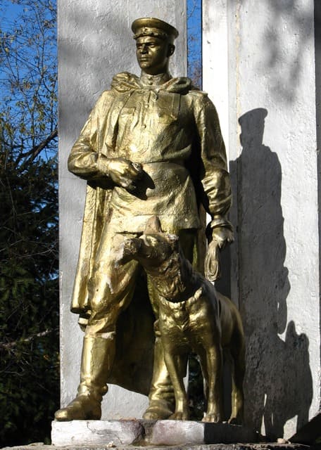 Monument to border guards.