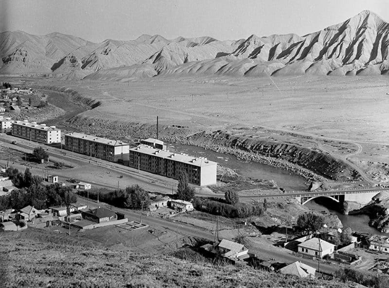 Naryn City. The environs of the Upper Bridge. Photographer unknown.