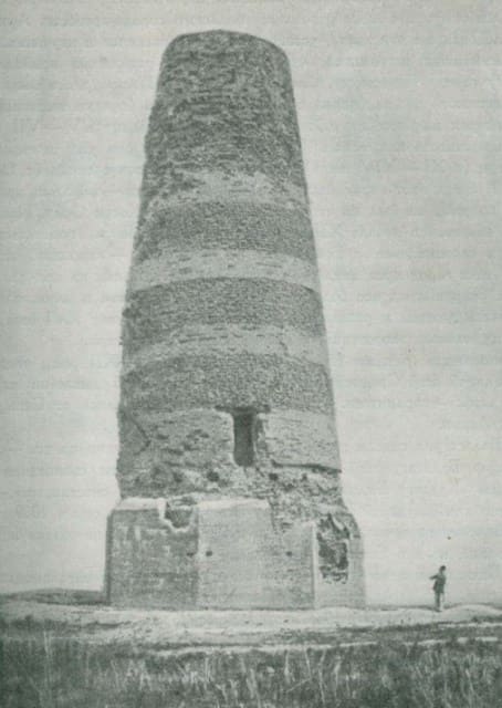 Башня Бурана. Общий вид. Фотография А.Н. Бернштама. 1950 год.